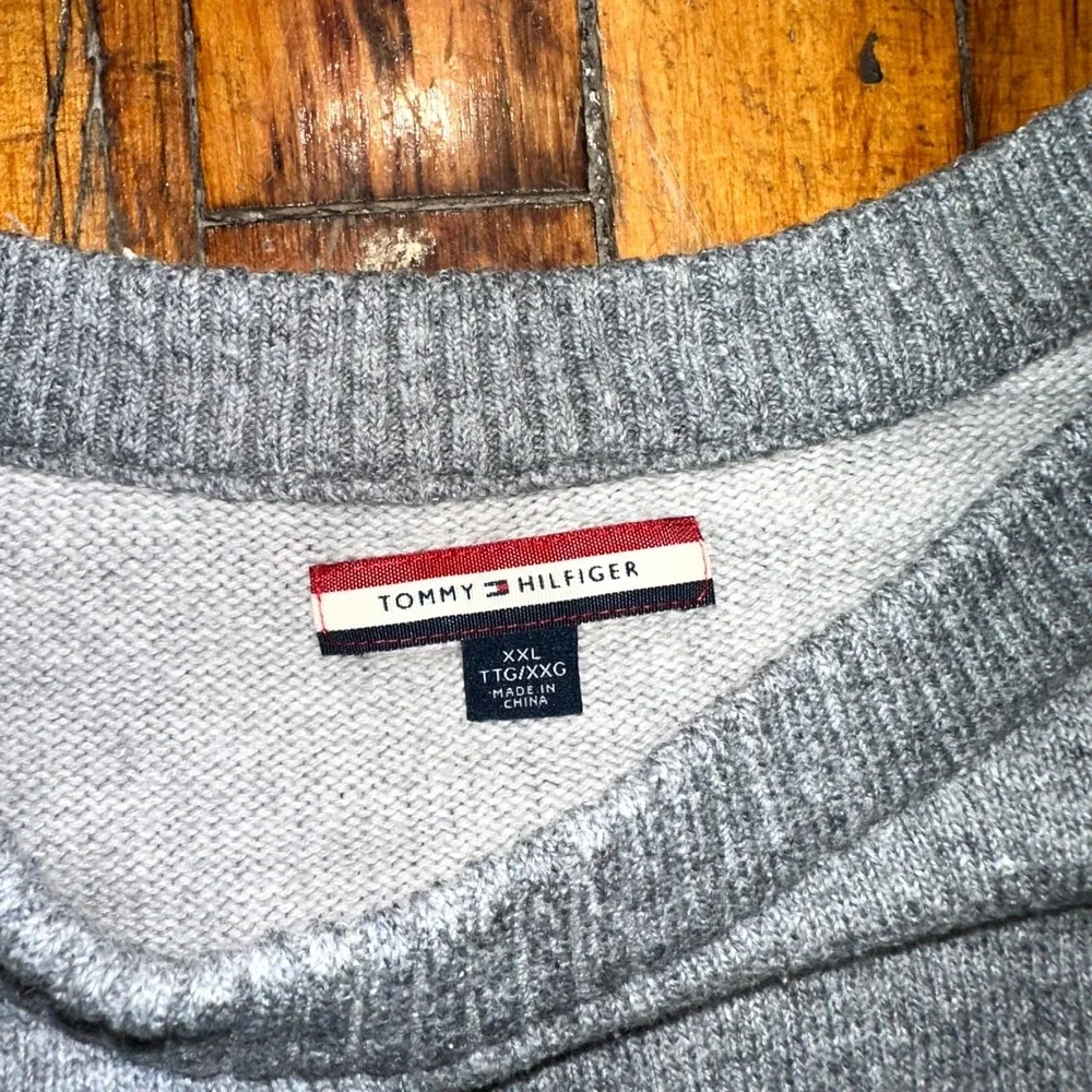 Tommy Hilfiger Sweater Men's 2XL Gray Knit Long Sleeve Script Logo Crew Neck‎